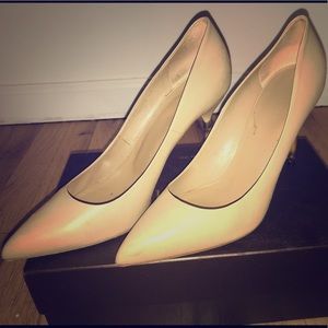 Gucci- Beige/ Bamboo Heels